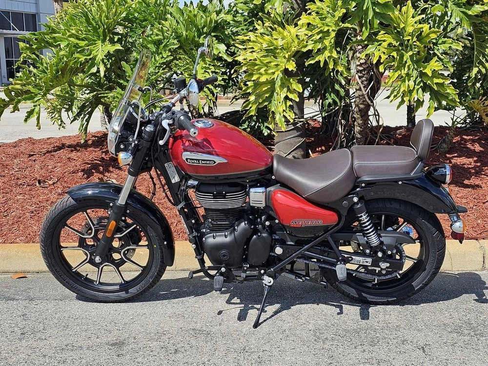 2024 Royal Enfield Meteor 350 Supernova Red