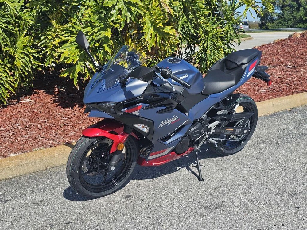 2026 Kawasaki Ninja® 500 Abs Metallic Matte Twilight Blue