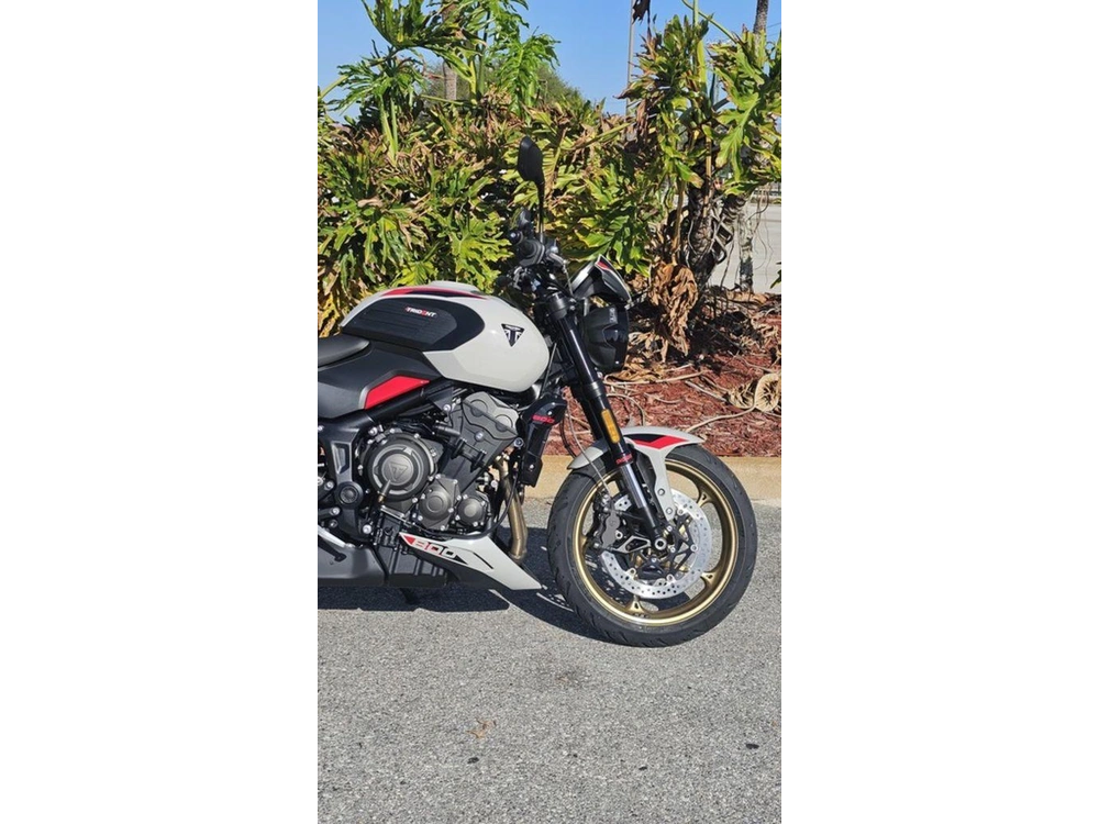 2026 Triumph Trident 800 Ash Grey