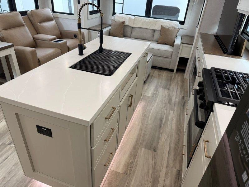 2027 Brinkley Model Z Z2900