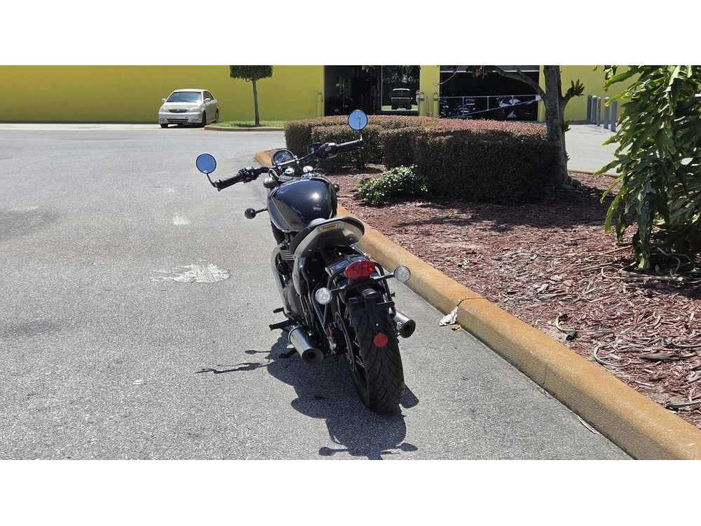 2026 Triumph Bonneville Bobber Interstellar Blue