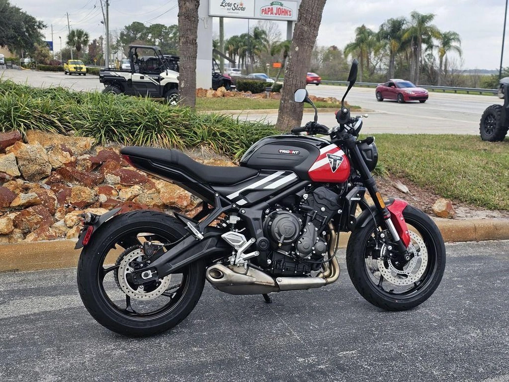 2025 Triumph Trident 660 Diablo Red/sapphire Black