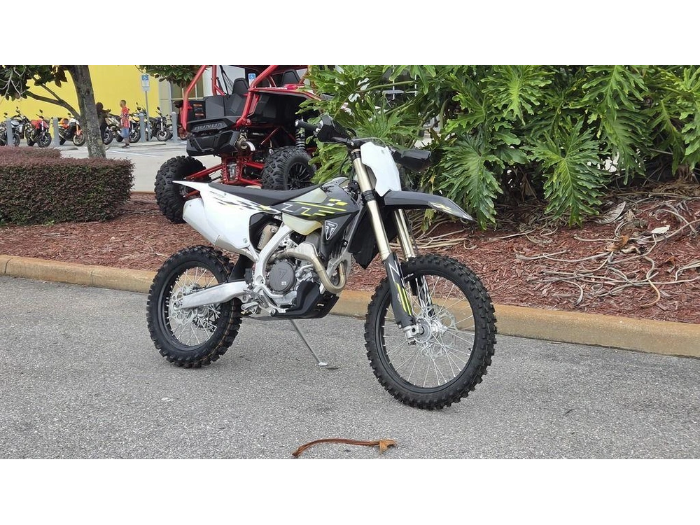 2026 Triumph Tf 450-c Jet Black/ Pure White