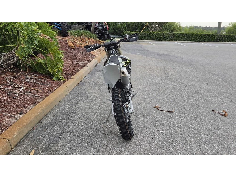 2026 Triumph Tf 450-c Jet Black/ Pure White