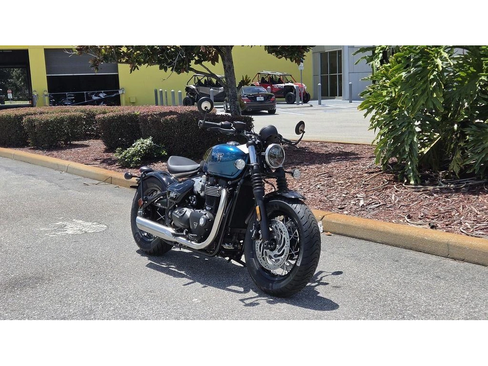 2026 Triumph Bonneville Bobber Interstellar Blue
