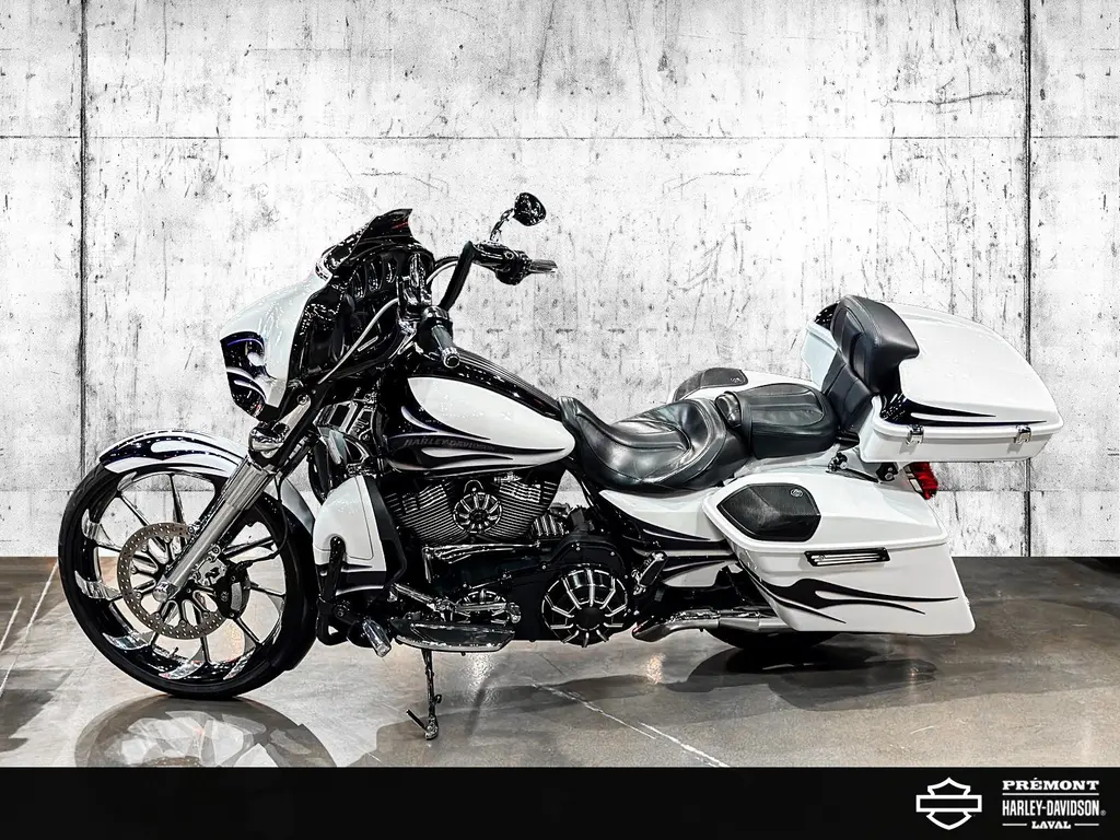 2016 Harley-Davidson CVO Street GlideFLHXSE