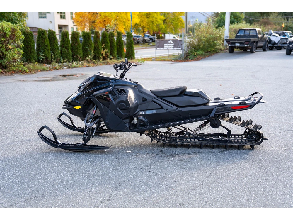 2026 Ski-doo Summit X 154 3" 850 Etec 10.25 Screen With Shot (black)