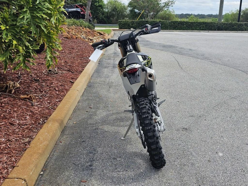 2026 Triumph Tf 250-e Jet Black/pure White