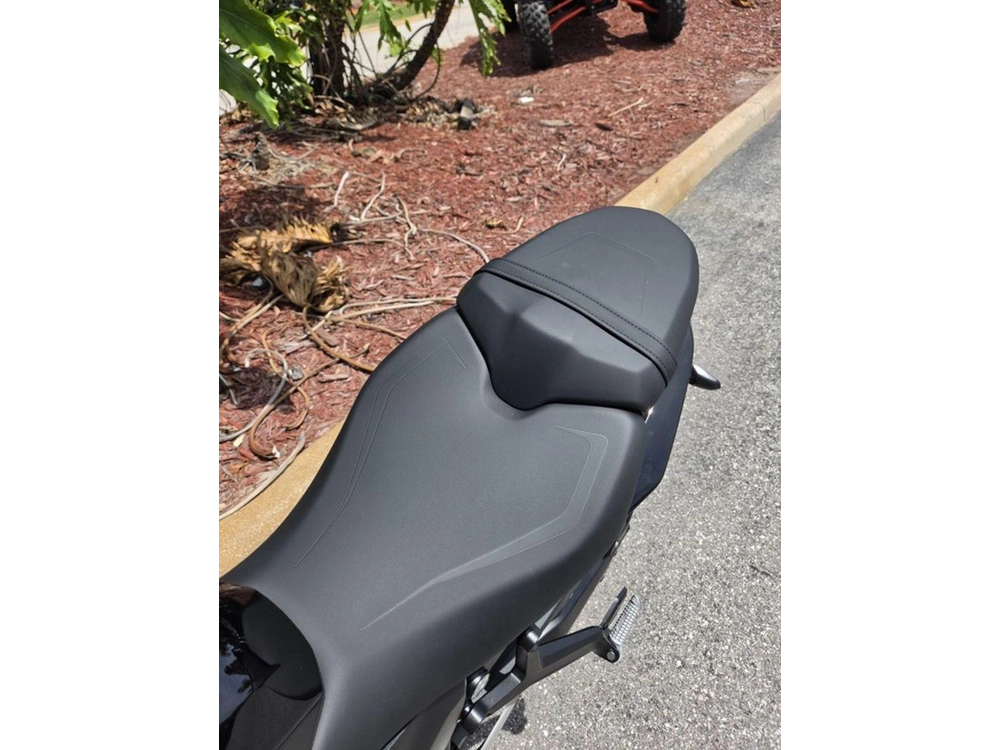 2026 Triumph Trident 800 Jet Black