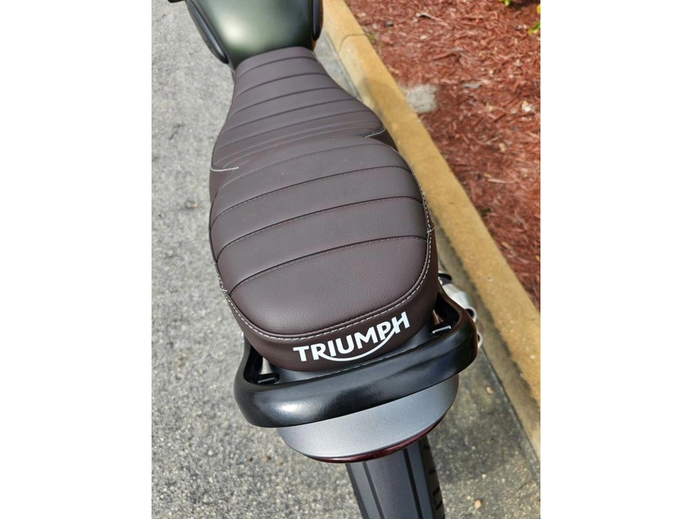 2026 Triumph Scrambler 400 X Matte Khaki Green/matte Fusion White