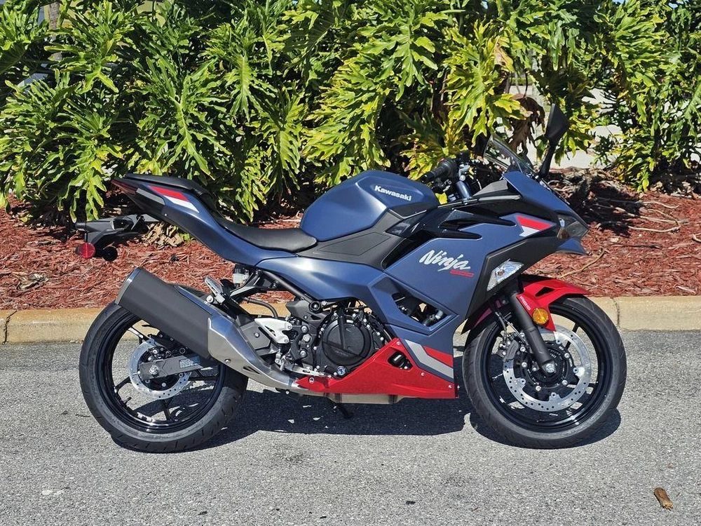2026 Kawasaki Ninja® 500 Abs Metallic Matte Twilight Blue