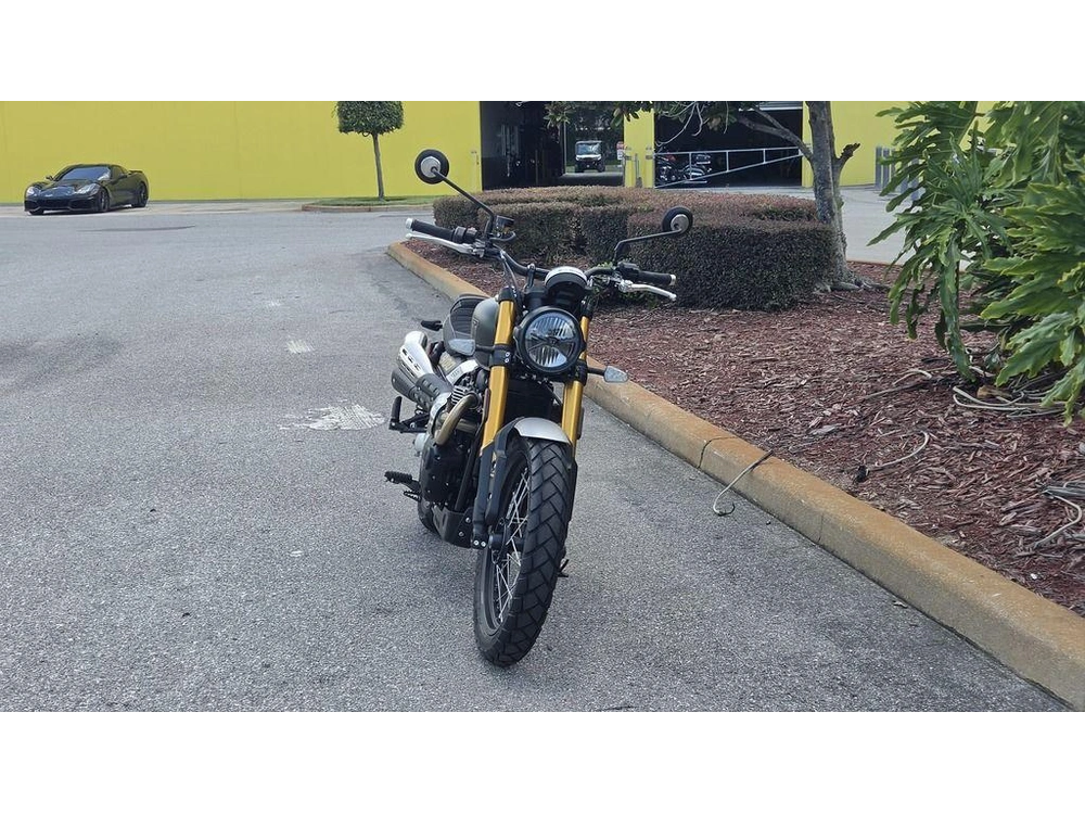2026 Triumph Scrambler 900 Matt Khaki Green