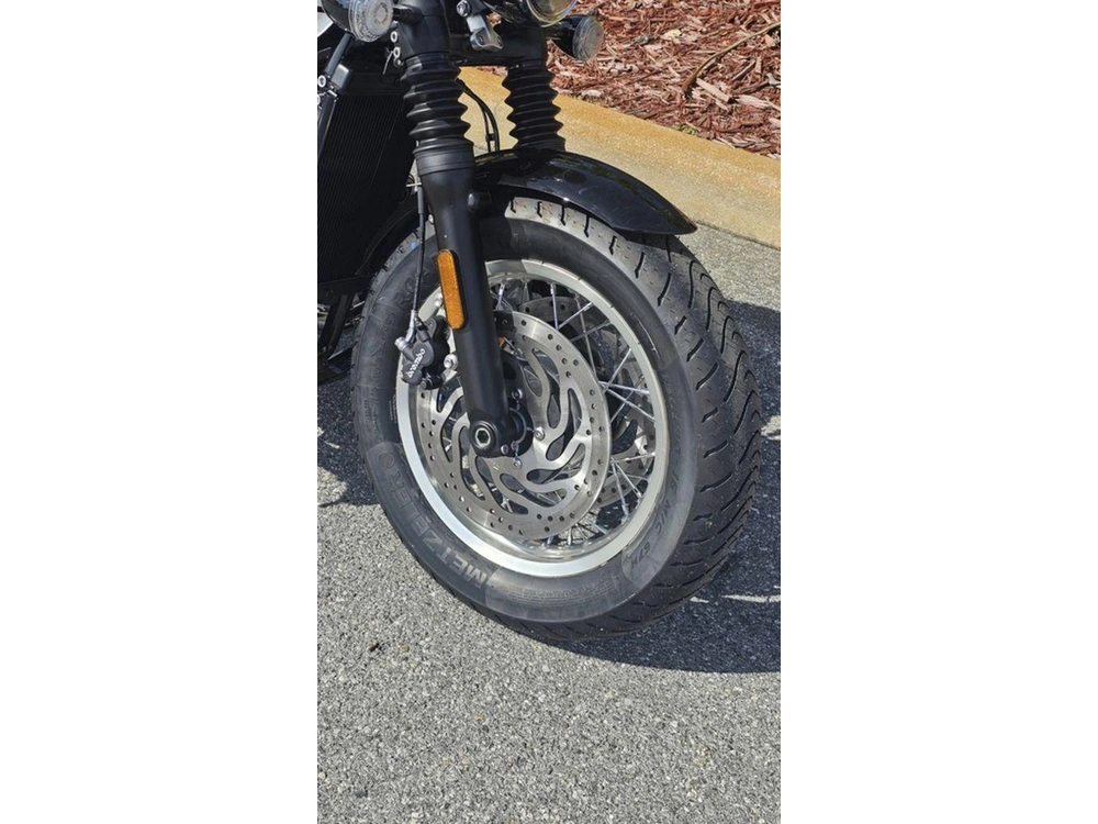 2026 Triumph Bonneville Speedmaster Sapphire Black