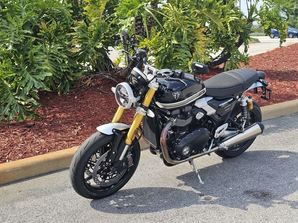 2025 Triumph Speed Twin 1200 Rs Sapphire Black