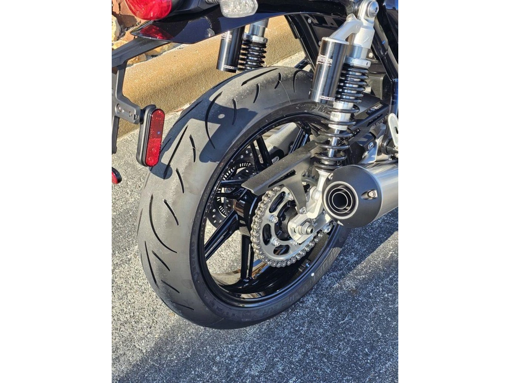 2025 Triumph Speed Twin 1200 Crystal White/sapphire Black