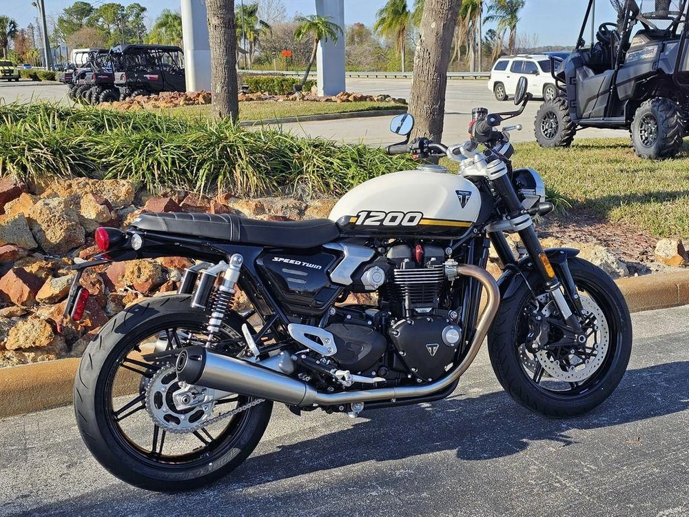 2025 Triumph Speed Twin 1200 Crystal White/sapphire Black