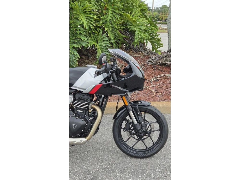 2026 Triumph Thruxton 400 Phantom Black / Aluminium Silver