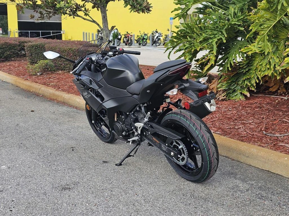 2026 Kawasaki Ninja® 500 Metallic Flat Spark Black