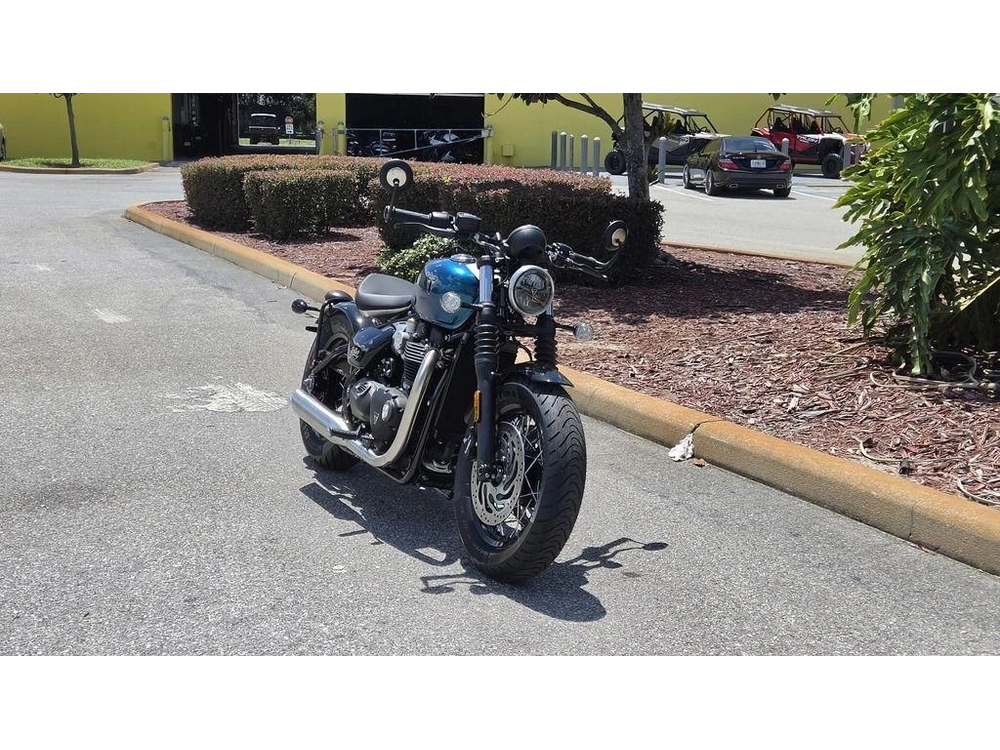 2026 Triumph Bonneville Bobber Interstellar Blue
