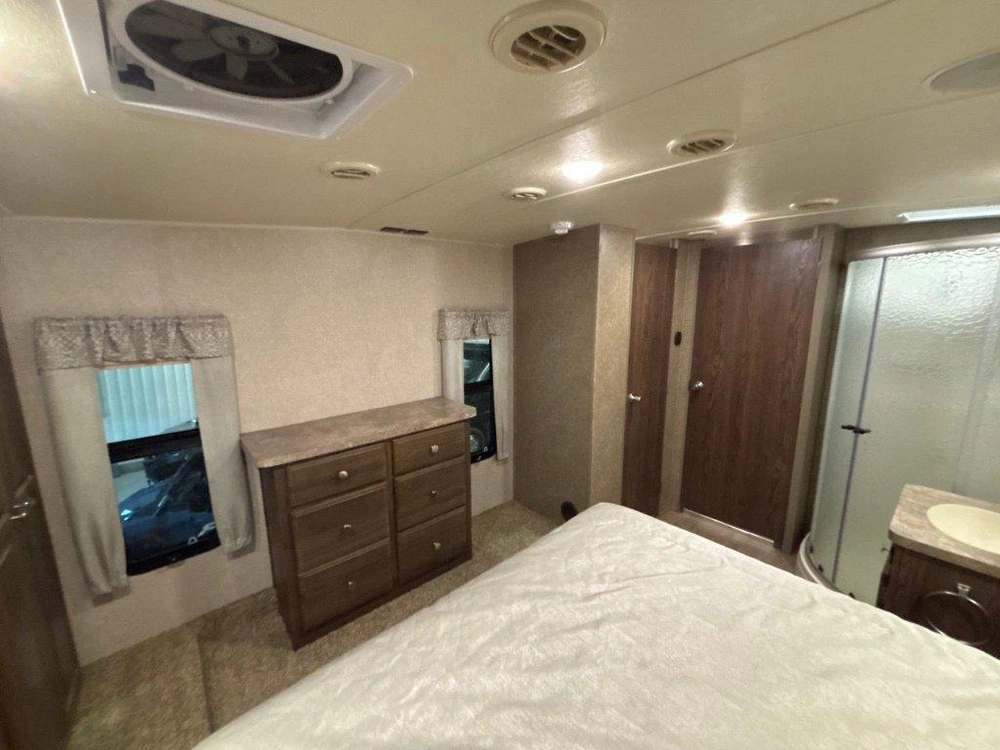 Rockwood Ultra Lite 2440bs 2018