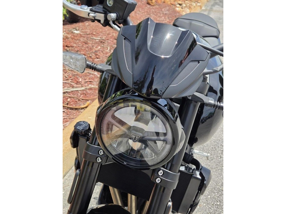 2026 Triumph Trident 800 Jet Black