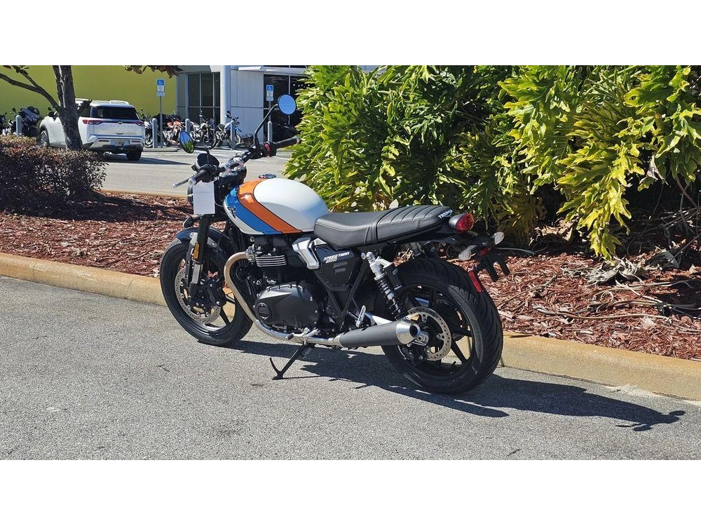 2026 Triumph Speed Twin 900 Pure White/maui Blue/tangerine Orange