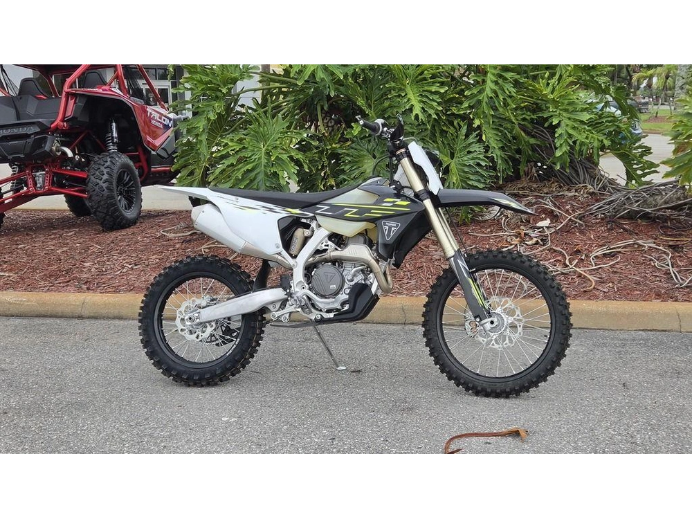 2026 Triumph Tf 450-c Jet Black/ Pure White