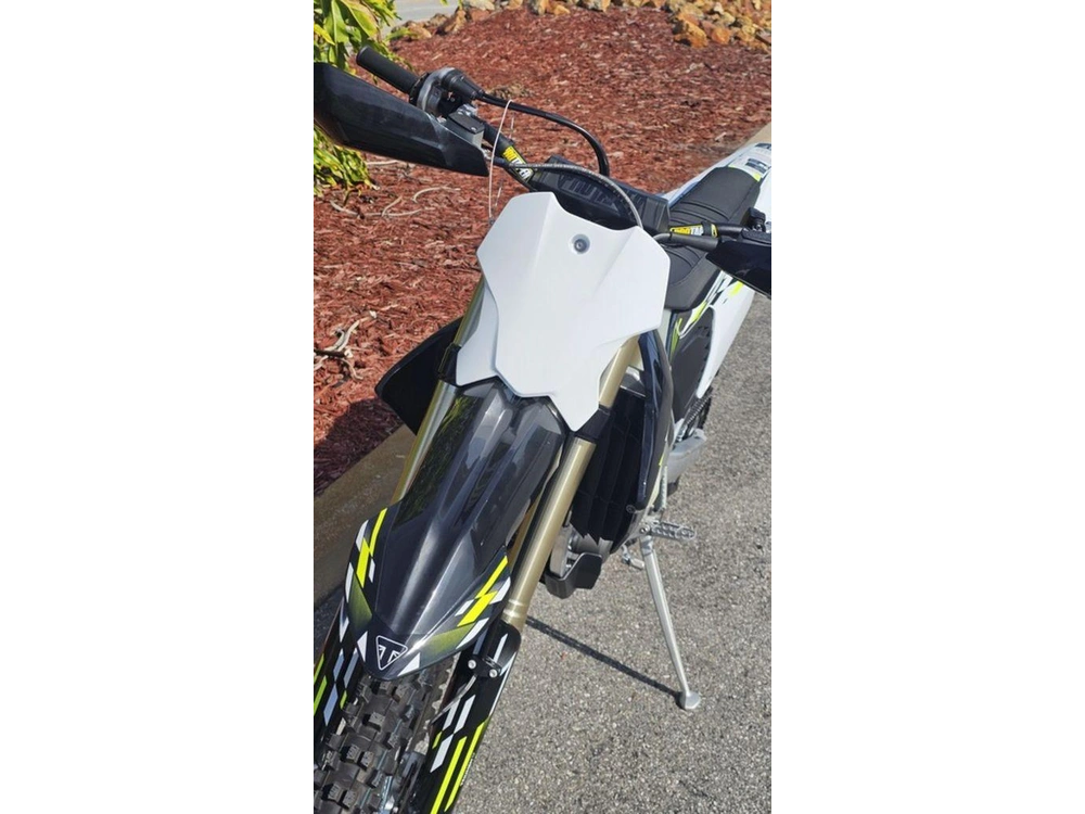 2026 Triumph Tf 250-c Jet Black/ Pure White