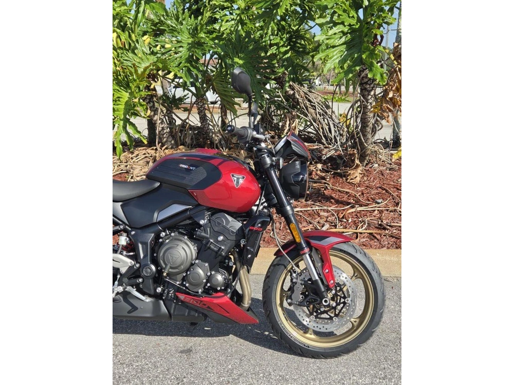 2026 Triumph Trident 800 Carnival Red