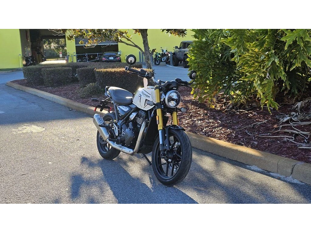 2026 Triumph Speed 400 Pearl Metallic White/phantom Black