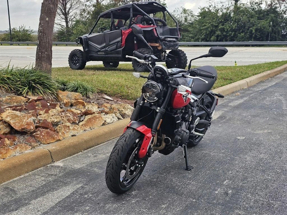 2025 Triumph Trident 660 Diablo Red/sapphire Black