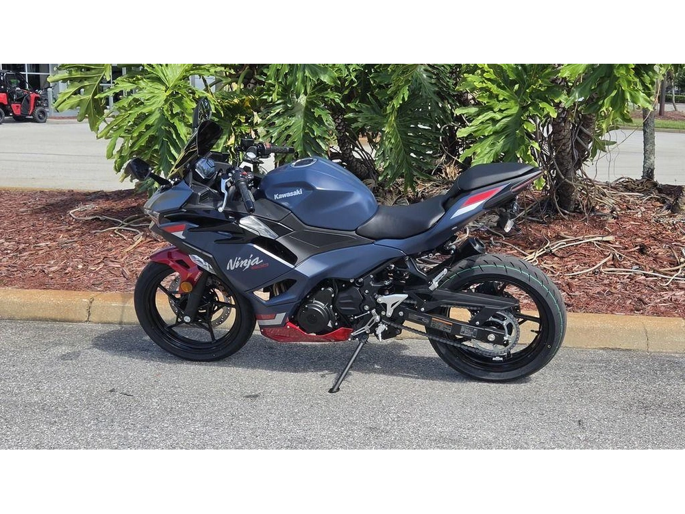 2026 Kawasaki Ninja® 500 Abs Metallic Matte Twilight Blue