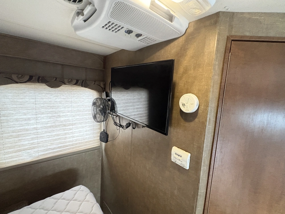 2014 Ford E-350 Four Winds 26a
