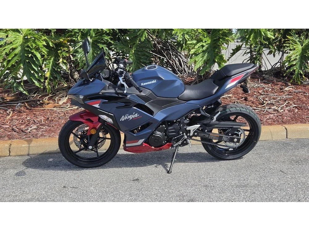 2026 Kawasaki Ninja® 500 Abs Metallic Matte Twilight Blue