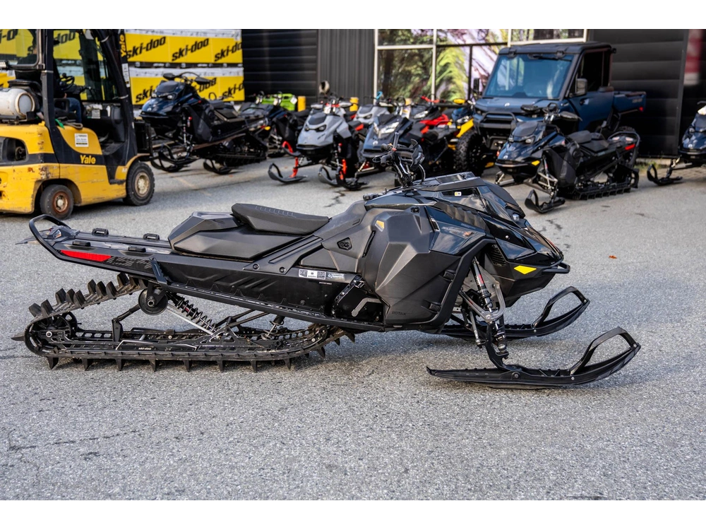 2026 Ski-doo Summit X 154 3" 850 Etec 10.25 Screen With Shot (black)