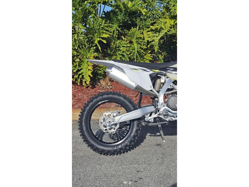 2026 Triumph Tf 250-c Jet Black/ Pure White
