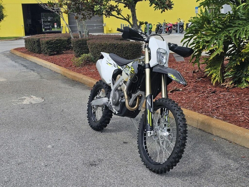 2026 Triumph Tf 250-e Jet Black/pure White