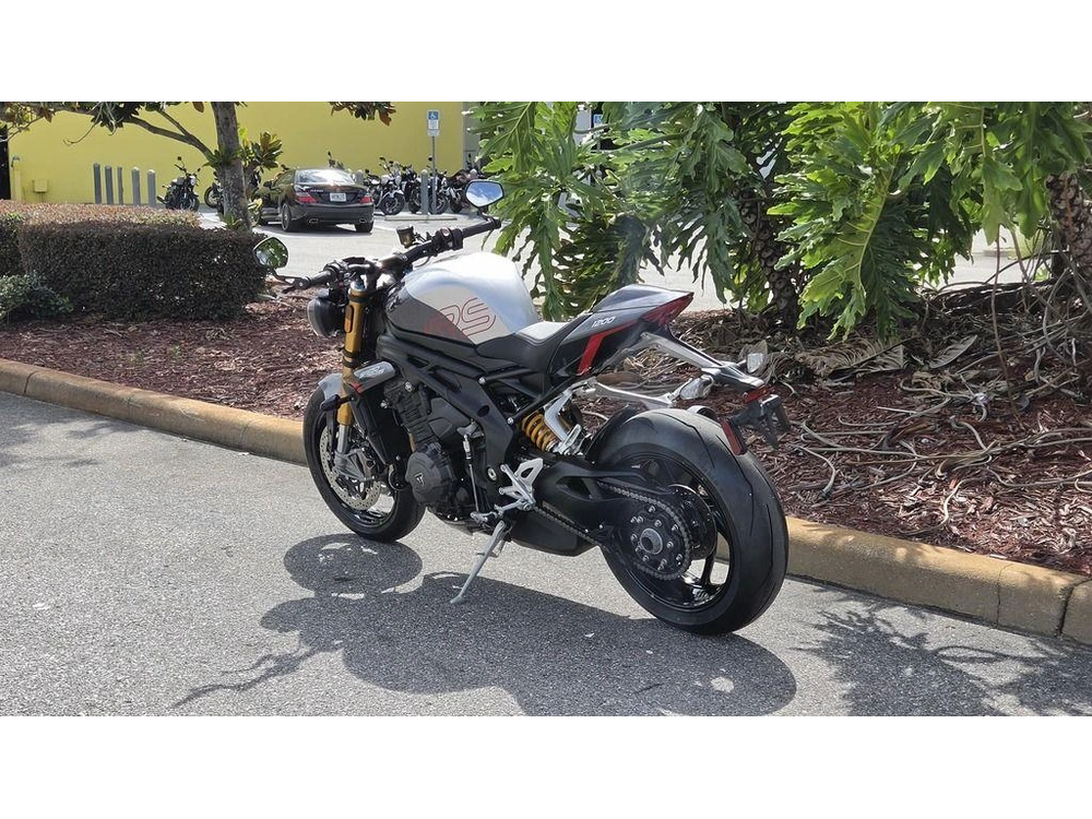 2026 Triumph Speed Triple 1200 Rs Granite/diablo Red