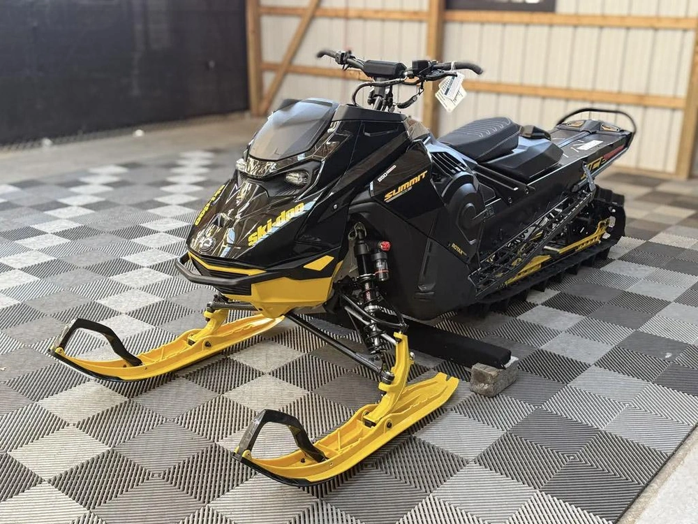 2027 Ski-doo Summit Hce 154 3p