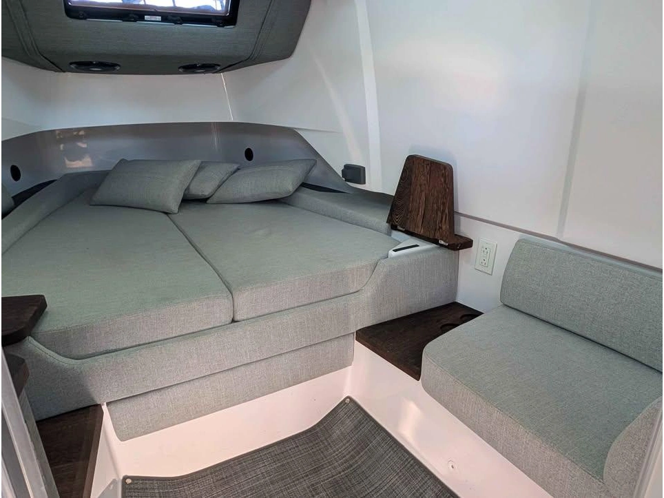 2022 Axopar 37 Cross Cabin Cross Cabin alt