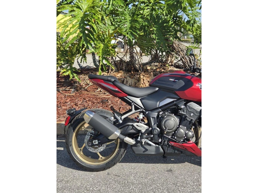 2026 Triumph Trident 800 Carnival Red
