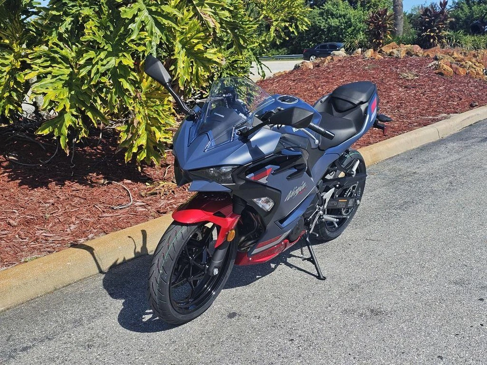 2026 Kawasaki Ninja® 500 Abs Metallic Matte Twilight Blue