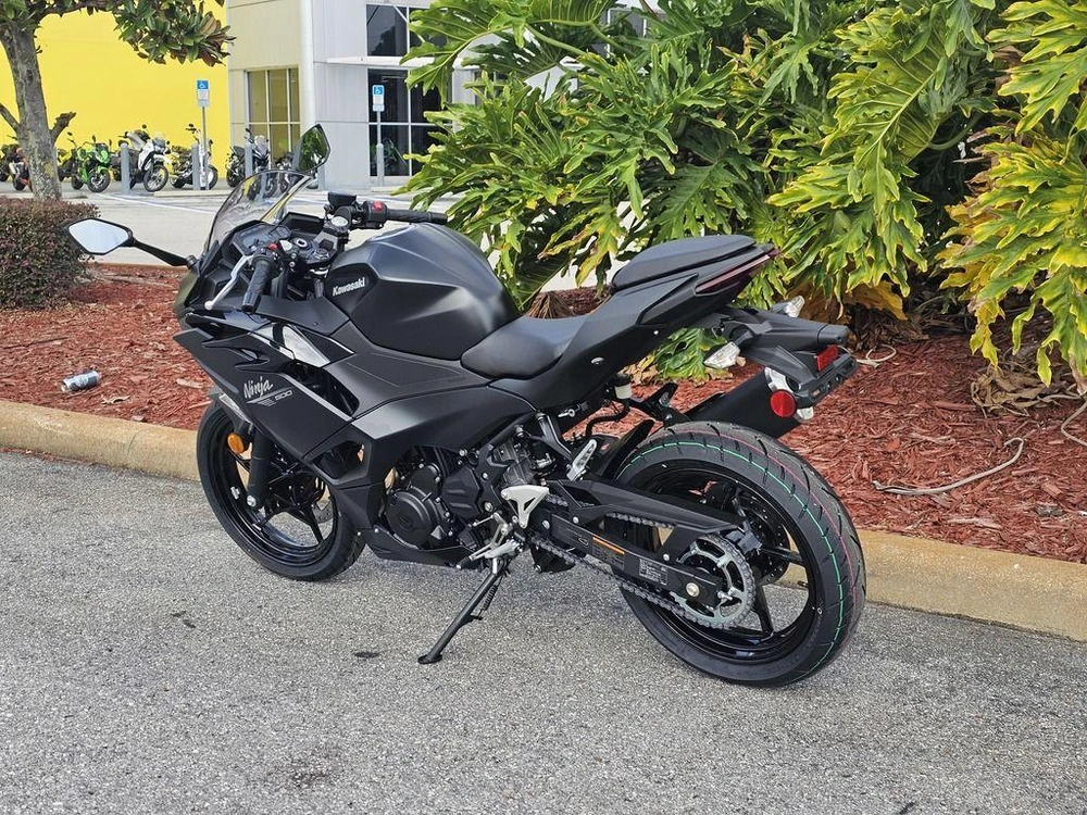 2026 Kawasaki Ninja® 500 Metallic Flat Spark Black