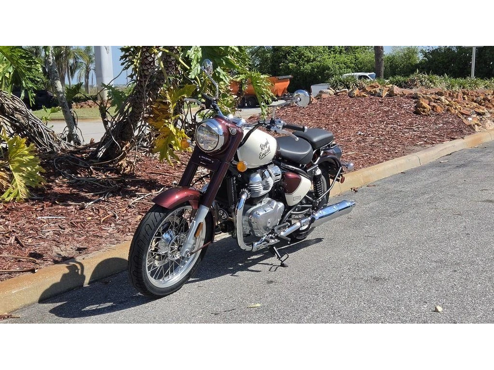 2026 Royal Enfield Classic 650 Vallam Red