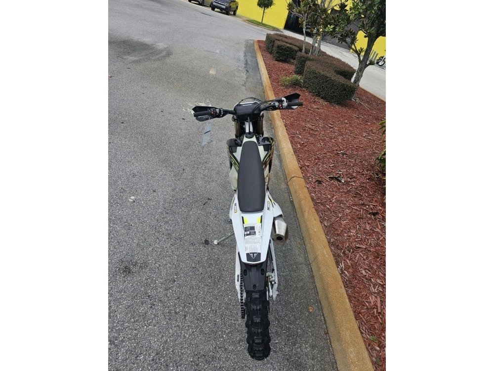 2026 Triumph Tf 250-e Jet Black/pure White