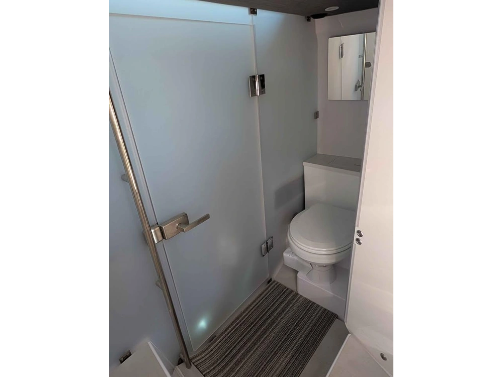2022 Axopar 37 Cross Cabin Cross Cabin alt