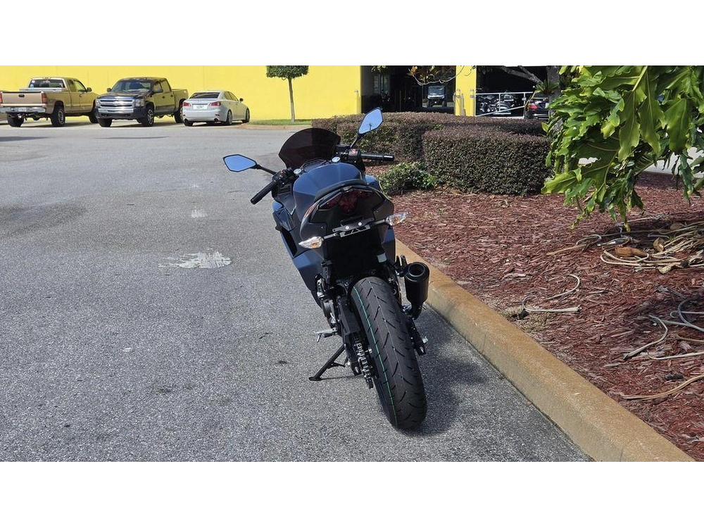 2026 Kawasaki Ninja® 500 Abs Metallic Matte Twilight Blue