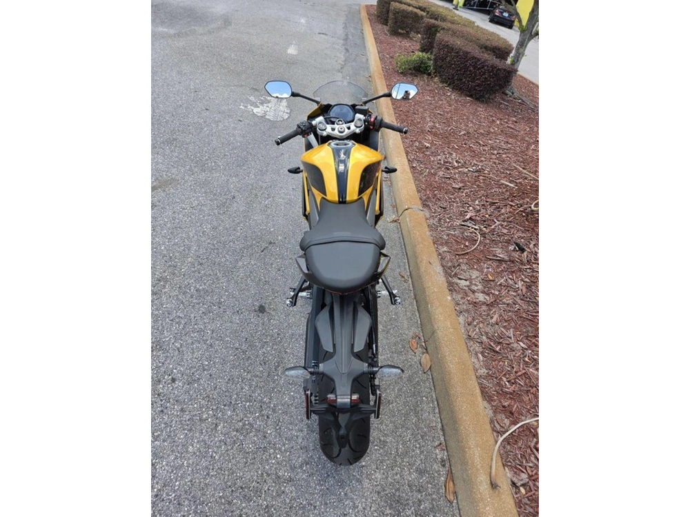 2026 Triumph Daytona 660 Cosmic Yellow / Sapphire Black