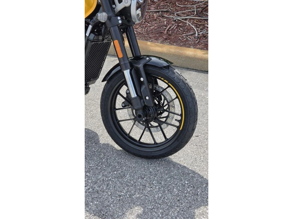 2026 Triumph Tracker 400 Racing Yellow