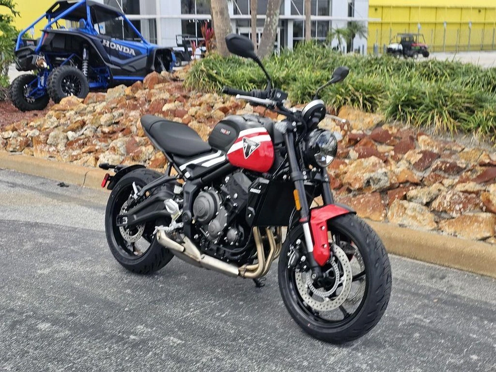 2025 Triumph Trident 660 Diablo Red/sapphire Black